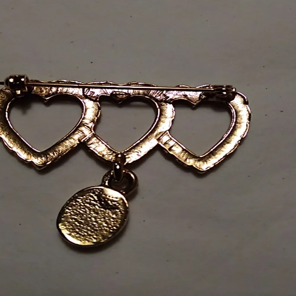Triple Heart Gold Tone Brooch with Cameo - Picture 3 of 6